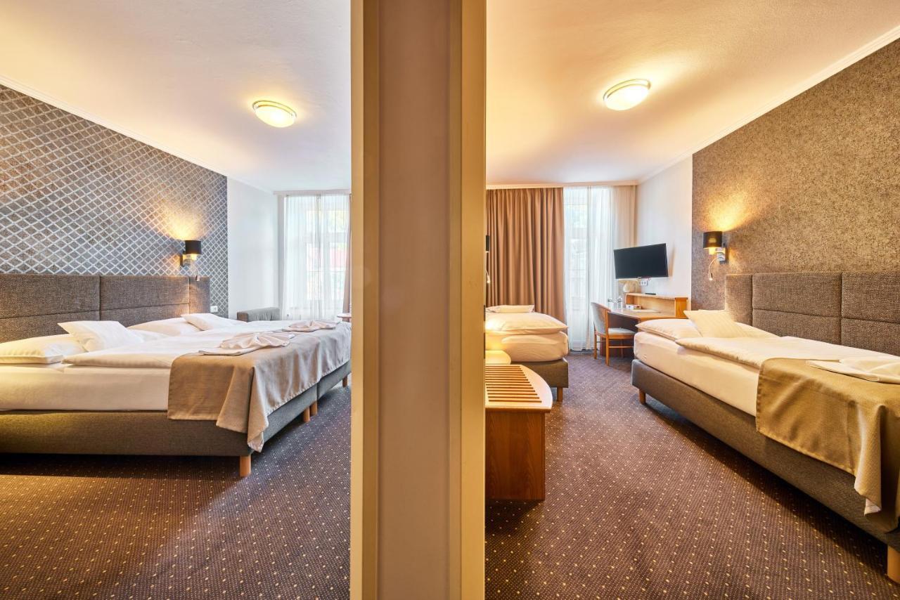 Hotel Adam 特鲁特诺夫 外观 照片