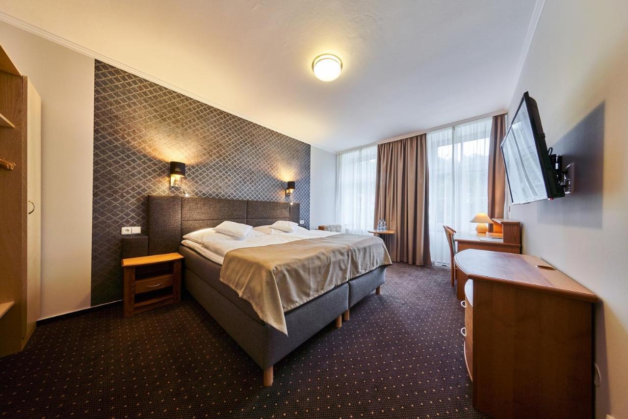 Hotel Adam 特鲁特诺夫 外观 照片