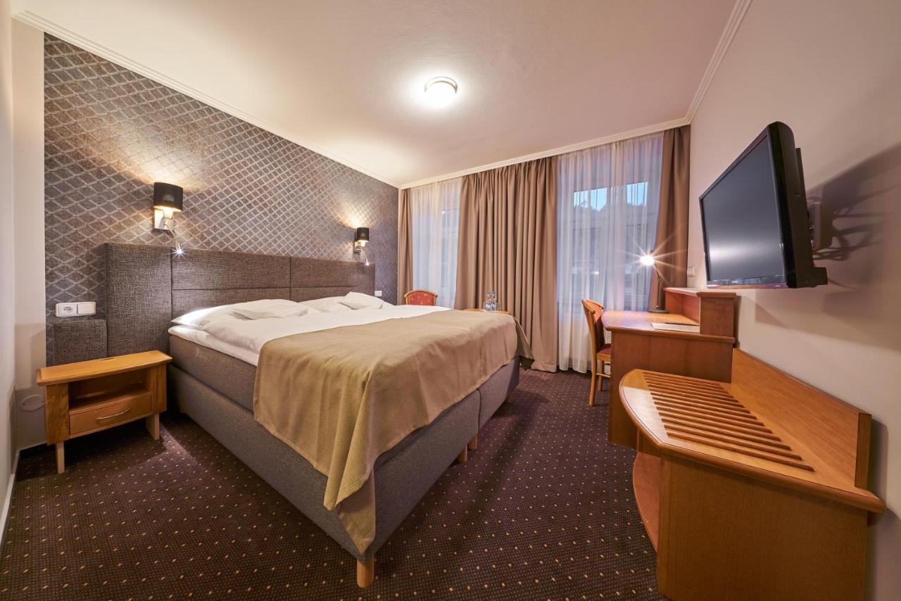 Hotel Adam 特鲁特诺夫 外观 照片
