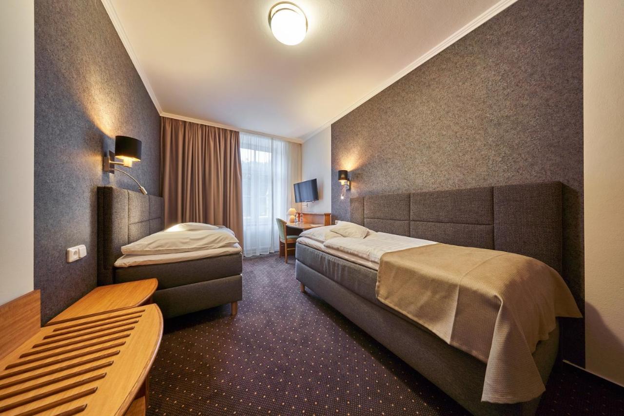 Hotel Adam 特鲁特诺夫 外观 照片