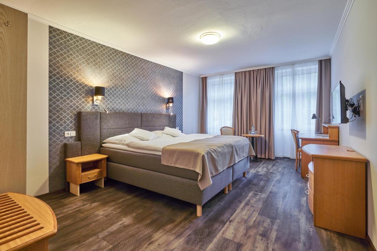 Hotel Adam 特鲁特诺夫 外观 照片