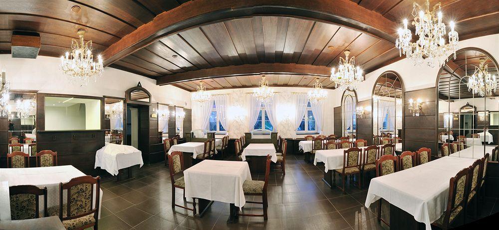 Hotel Adam 特鲁特诺夫 外观 照片