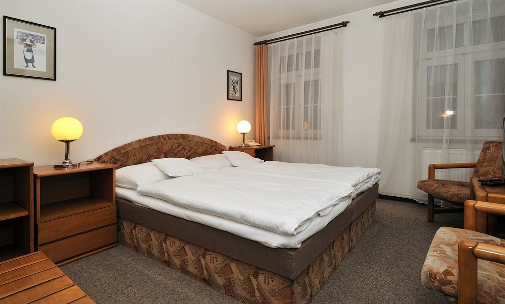 Hotel Adam 特鲁特诺夫 外观 照片