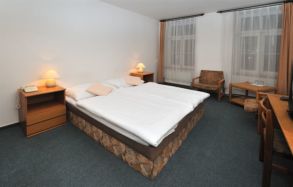 Hotel Adam 特鲁特诺夫 外观 照片
