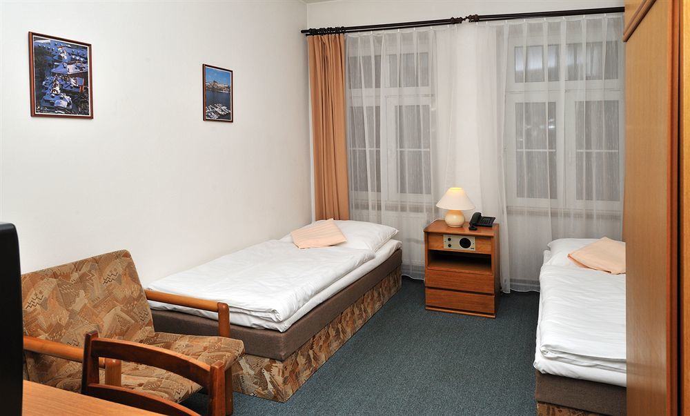 Hotel Adam 特鲁特诺夫 外观 照片