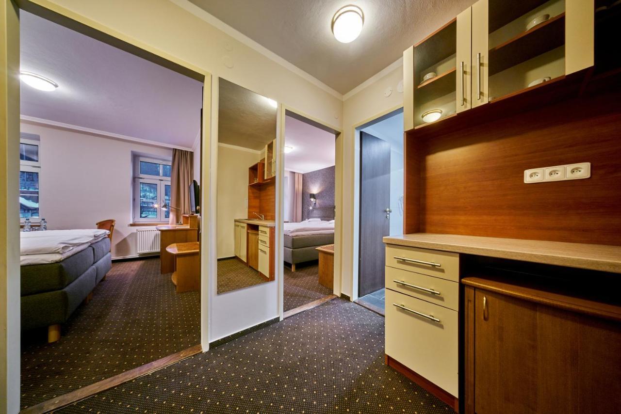 Hotel Adam 特鲁特诺夫 外观 照片
