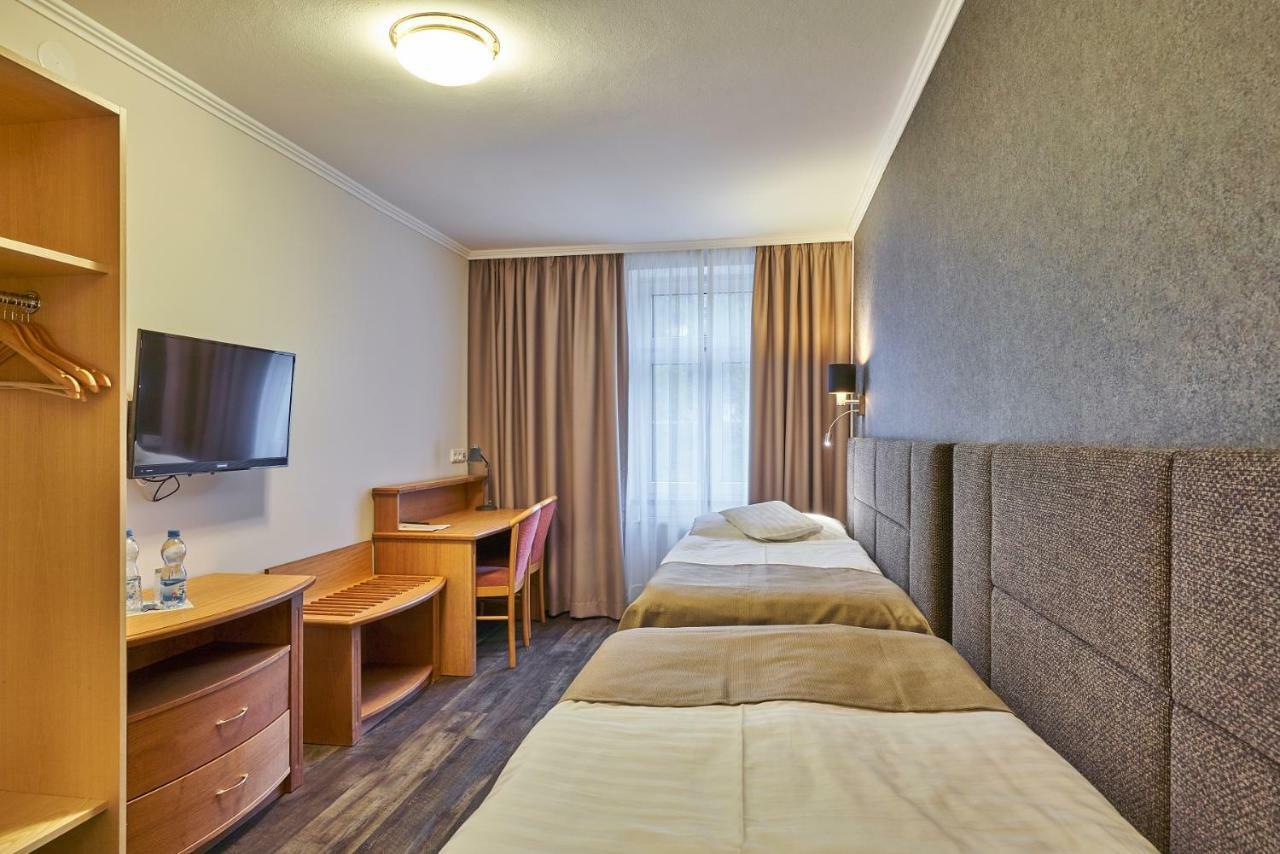 Hotel Adam 特鲁特诺夫 外观 照片