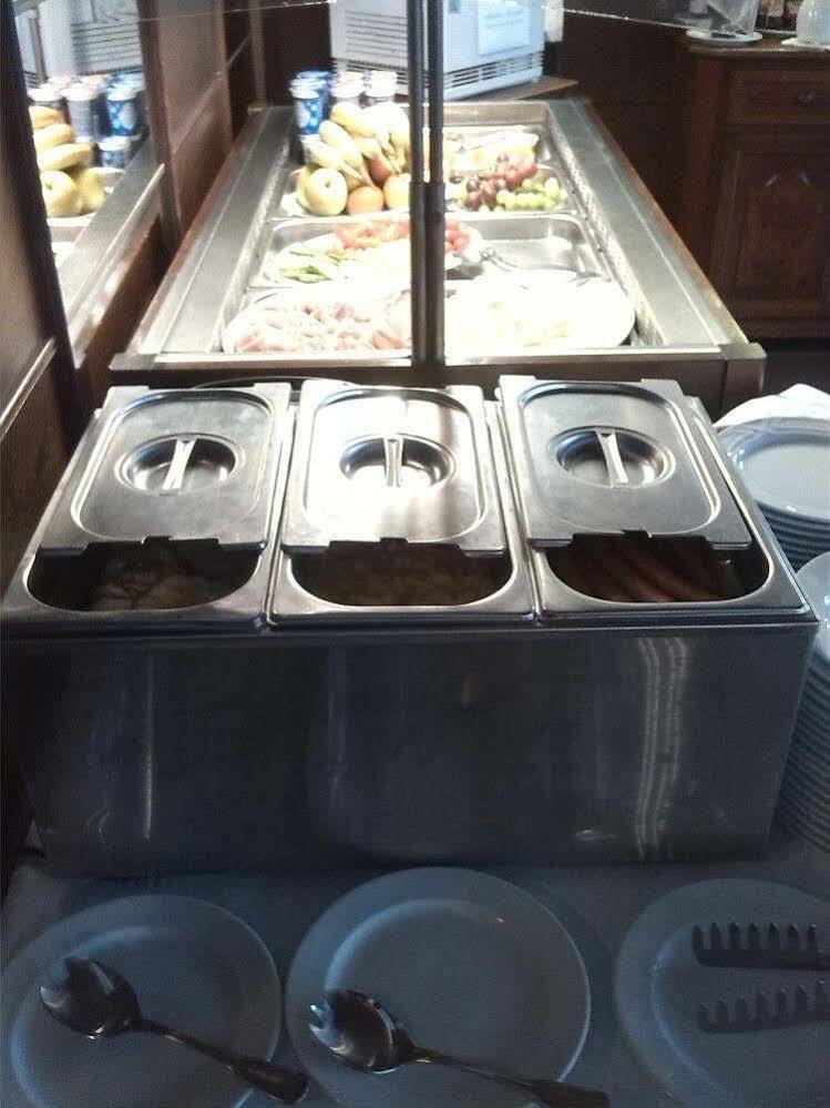 Hotel Adam 特鲁特诺夫 外观 照片